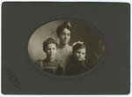F 264 Mrs. J. A. (Mama Pearl) Wayland, Julia and Edith Wayland, 1903 by Unknown